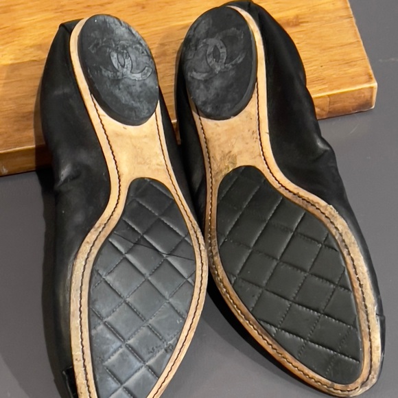 CHANEL Black Leather Ballet Flats 41 - Picture 3 of 15